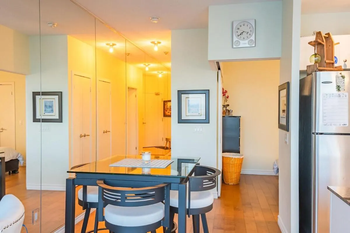 Waterfront Condo 5 Minutes From Rogers Centre Toronto Apartment