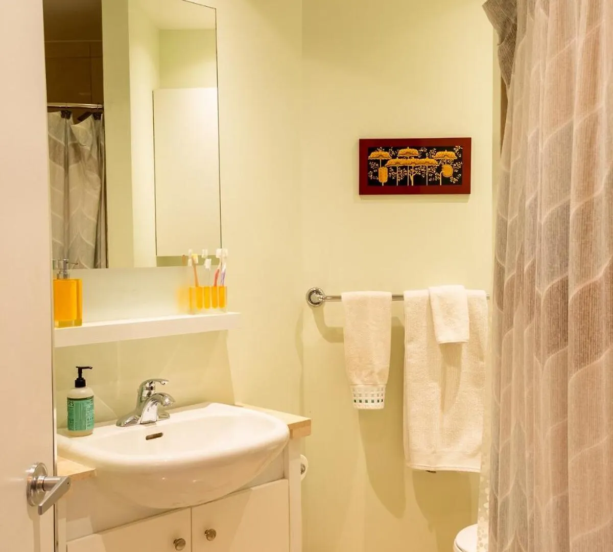 Apartment Waterfront Condo 5 Minutes From Rogers Centre Toronto Canada