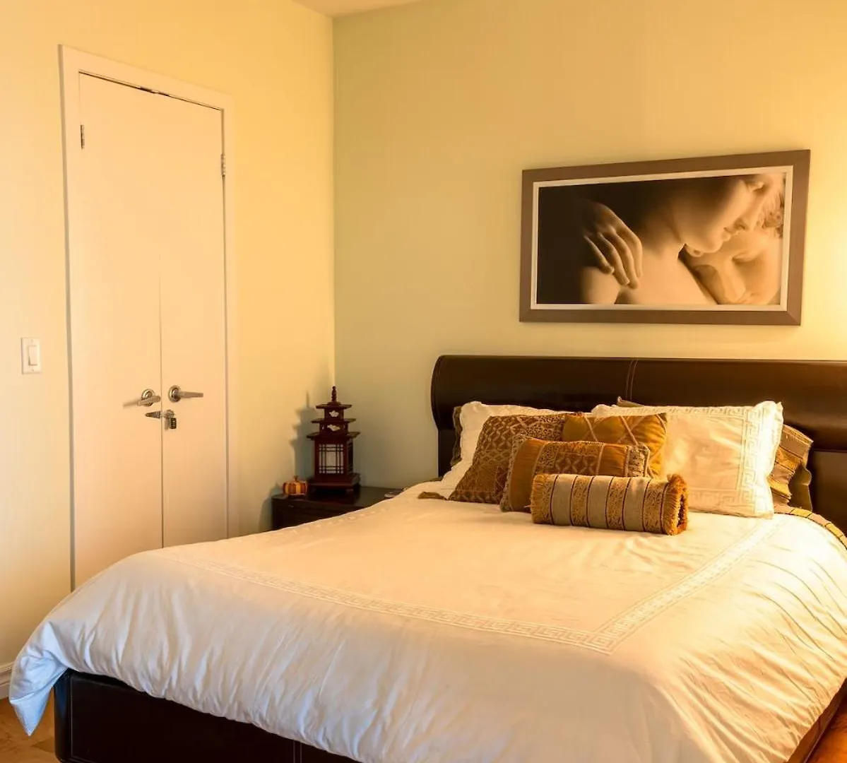Apartment Waterfront Condo 5 Minutes From Rogers Centre Toronto Canada