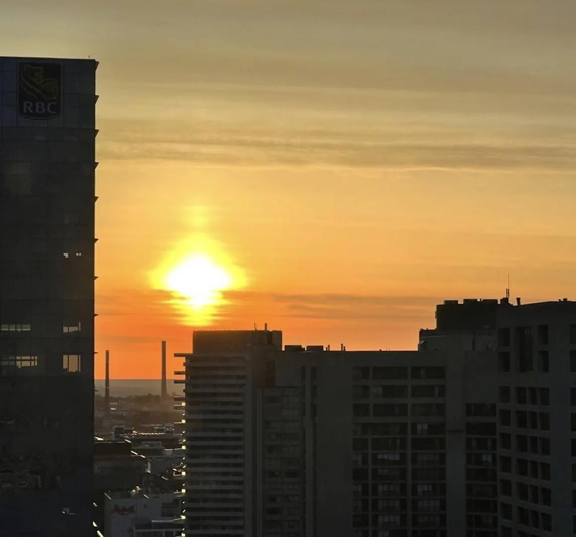 Waterfront Condo 5 Minutes From Rogers Centre Toronto Apartment