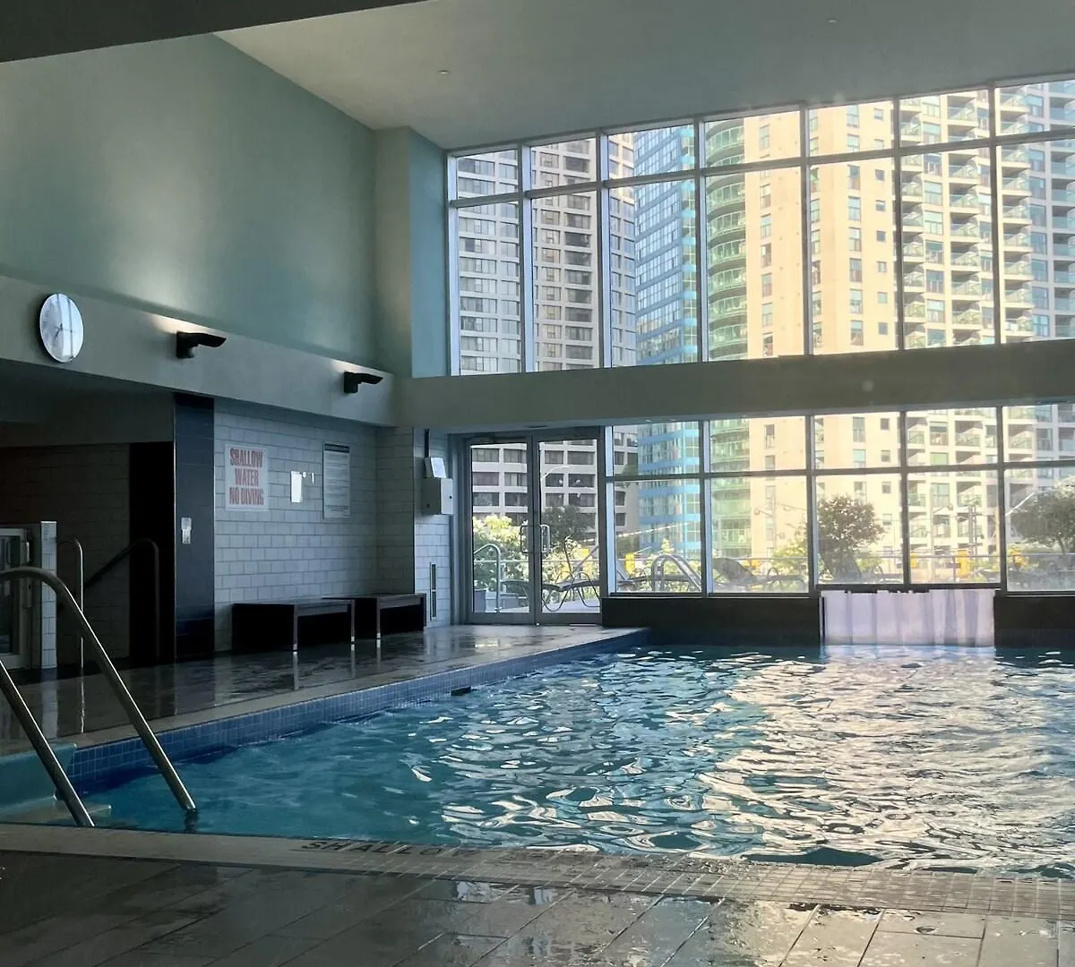 Waterfront Condo 5 Minutes From Rogers Centre Toronto