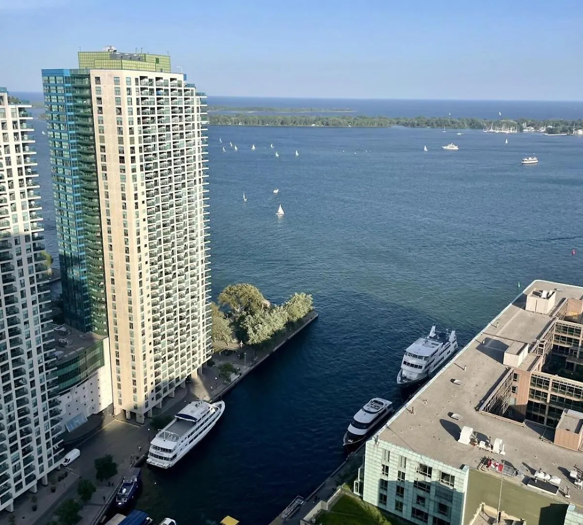 Waterfront Condo 5 Minutes From Rogers Centre contacts